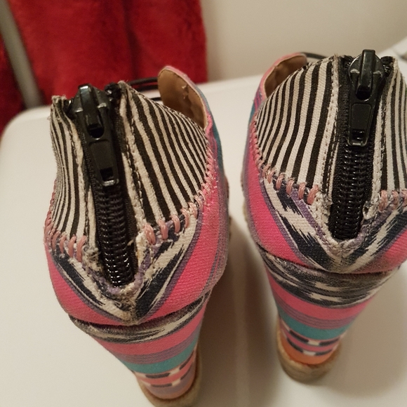 3/$60 Chinese Laundry Wedge Shoes, Funky sz 7M - Picture 3 of 6